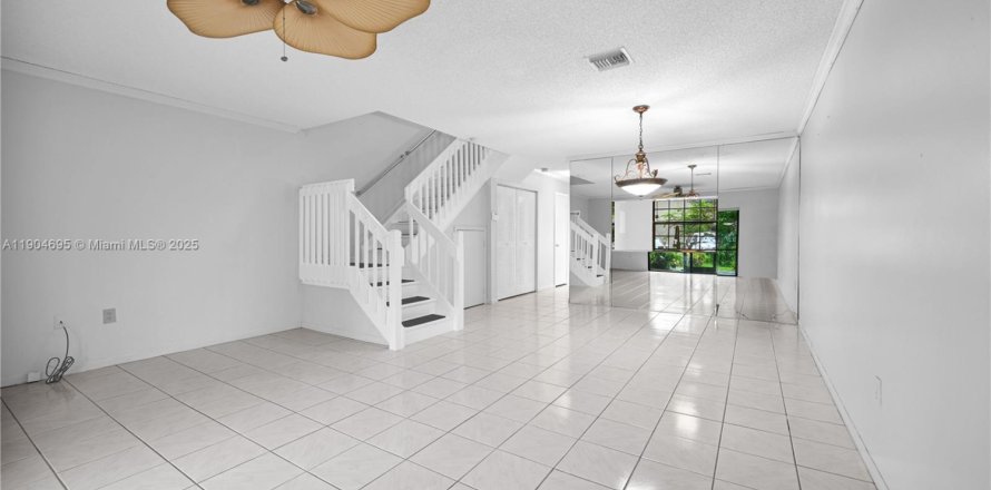 Таунхаус в Плантация, Флорида 2 спальни, 113.71м2 № 1955869