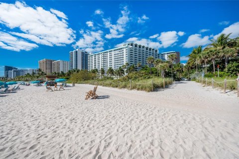 Condo in Miami Beach, Florida, 1 bedroom № 2080911 - photo 2