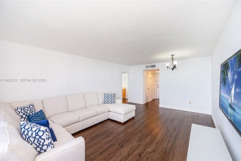 Condo in Miami Beach, Florida, 1 bedroom № 2080911 - photo 8
