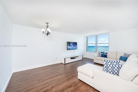 Condo in Miami Beach, Florida, 1 bedroom № 2080911 - photo 7
