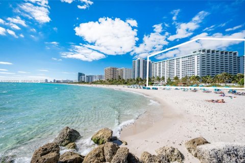 Condo in Miami Beach, Florida, 1 bedroom № 2080911