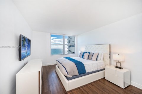 Condo in Miami Beach, Florida, 1 bedroom № 2080911 - photo 15