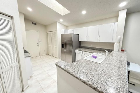 House in Boynton Beach, Florida 3 bedrooms, 203.18 sq.m. № 2147187 - photo 18