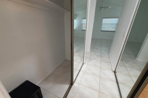 House in Boynton Beach, Florida 3 bedrooms, 203.18 sq.m. № 2147187 - photo 8