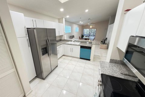 House in Boynton Beach, Florida 3 bedrooms, 203.18 sq.m. № 2147187 - photo 19