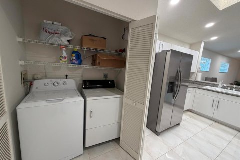 House in Boynton Beach, Florida 3 bedrooms, 203.18 sq.m. № 2147187 - photo 21