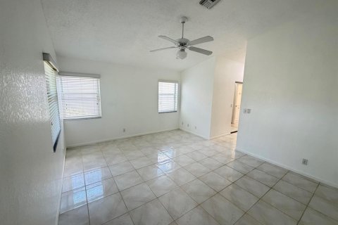House in Boynton Beach, Florida 3 bedrooms, 203.18 sq.m. № 2147187 - photo 9