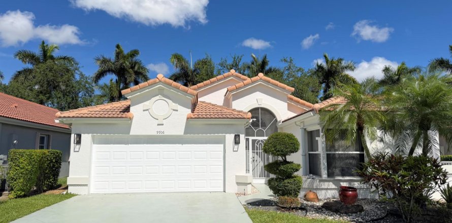 House in Boynton Beach, Florida 3 bedrooms, 203.18 sq.m. № 2147187