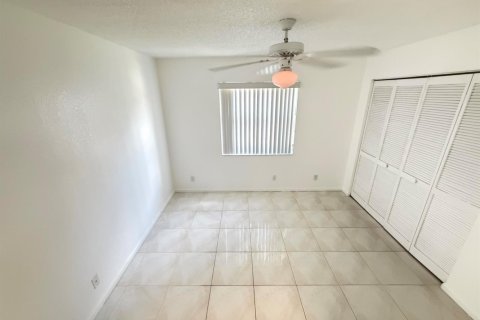 House in Boynton Beach, Florida 3 bedrooms, 203.18 sq.m. № 2147187 - photo 11