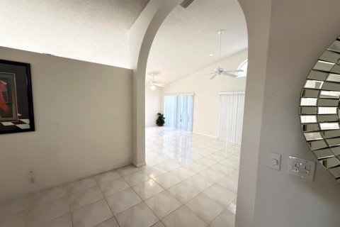 House in Boynton Beach, Florida 3 bedrooms, 203.18 sq.m. № 2147187 - photo 14