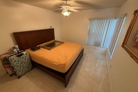 House in Boynton Beach, Florida 3 bedrooms, 203.18 sq.m. № 2147187 - photo 13