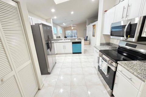House in Boynton Beach, Florida 3 bedrooms, 203.18 sq.m. № 2147187 - photo 20