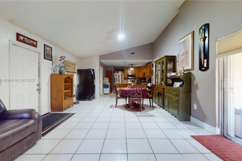 House in Homestead, Florida 3 bedrooms, 120.22 sq.m. № 1799672 - photo 9