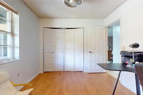 House in Homestead, Florida 3 bedrooms, 120.22 sq.m. № 1799672 - photo 16