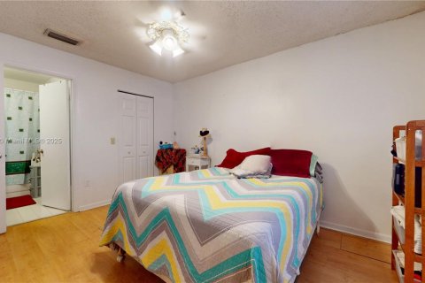 House in Homestead, Florida 3 bedrooms, 120.22 sq.m. № 1799672 - photo 11