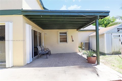House in Homestead, Florida 3 bedrooms, 120.22 sq.m. № 1799672 - photo 20