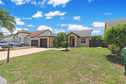 House in Homestead, Florida 3 bedrooms, 120.22 sq.m. № 1799672 - photo 22