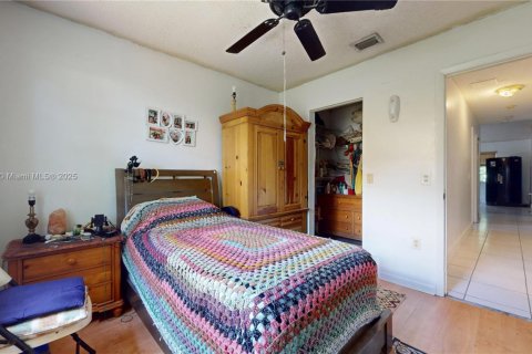 House in Homestead, Florida 3 bedrooms, 120.22 sq.m. № 1799672 - photo 14