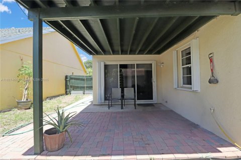 House in Homestead, Florida 3 bedrooms, 120.22 sq.m. № 1799672 - photo 19