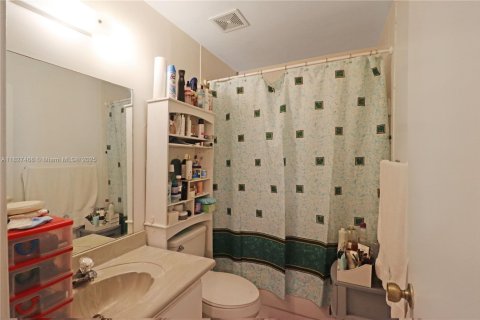House in Homestead, Florida 3 bedrooms, 120.22 sq.m. № 1799672 - photo 12