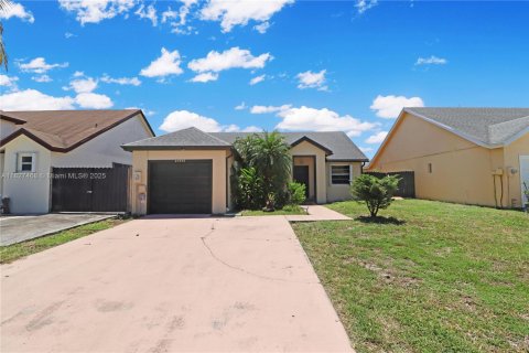 House in Homestead, Florida 3 bedrooms, 120.22 sq.m. № 1799672 - photo 1