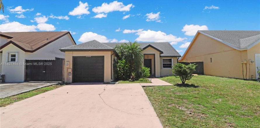 House in Homestead, Florida 3 bedrooms, 120.22 sq.m. № 1799672