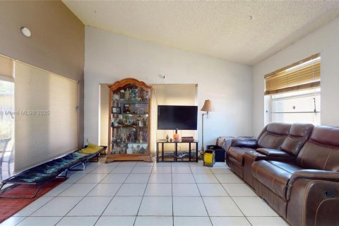 House in Homestead, Florida 3 bedrooms, 120.22 sq.m. № 1799672 - photo 3