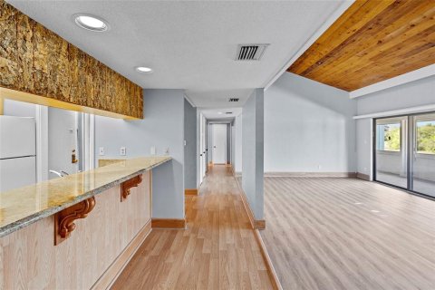 Купить кондоминиум в Хейнс-Сити, Флорида 4 комнаты, 90.49м2, № 1723802 - фото 8