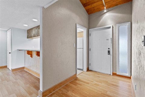 Купить кондоминиум в Хейнс-Сити, Флорида 4 комнаты, 90.49м2, № 1723802 - фото 9