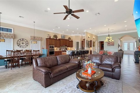 House in Four Corners, Florida 5 bedrooms, 470.18 sq.m. № 2138993 - photo 17