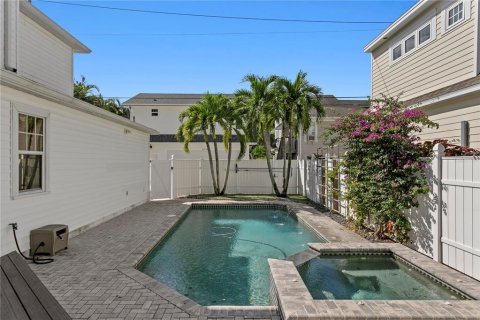Villa ou maison à vendre à Saint Petersburg, Floride: 5 chambres, 285.49 m2 № 2399521 - photo 14