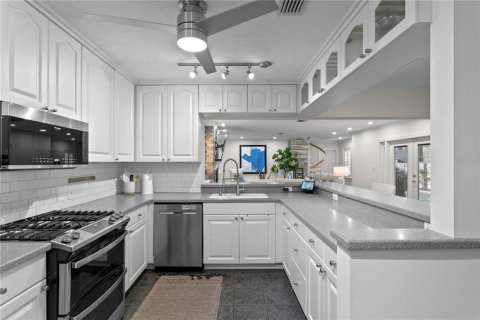 Villa ou maison à vendre à Saint Petersburg, Floride: 5 chambres, 285.49 m2 № 2399521 - photo 8