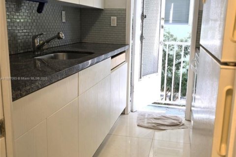 Copropriété à louer à Miami Beach, Floride: 1 chambre, 41.53 m2 № 1932987 - photo 10
