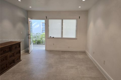 Copropriété à louer à Miami Beach, Floride: 1 chambre, 41.53 m2 № 1932987 - photo 3