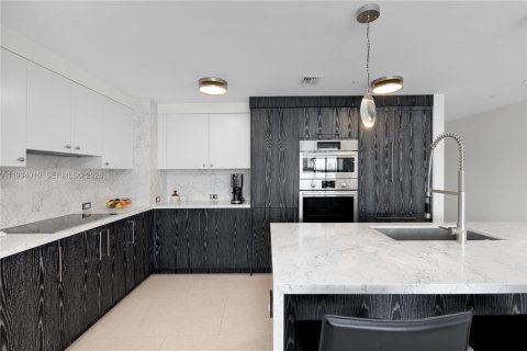 Condominio en venta en Bay Harbor Islands, Florida, 4 dormitorios, 195.56 m2 № 2326132 - foto 24