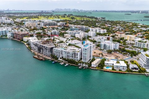 Condominio en venta en Bay Harbor Islands, Florida, 4 dormitorios, 195.56 m2 № 2326132 - foto 7
