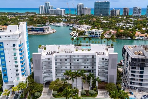 Condominio en venta en Bay Harbor Islands, Florida, 4 dormitorios, 195.56 m2 № 2326132 - foto 9
