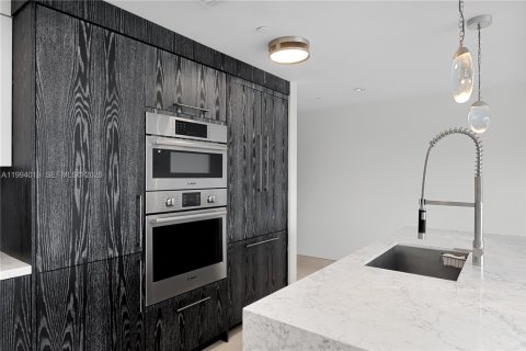 Condominio en venta en Bay Harbor Islands, Florida, 4 dormitorios, 195.56 m2 № 2326132 - foto 25
