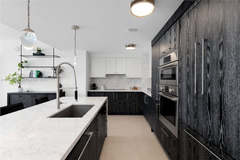 Condominio en venta en Bay Harbor Islands, Florida, 4 dormitorios, 195.56 m2 № 2326132 - foto 23