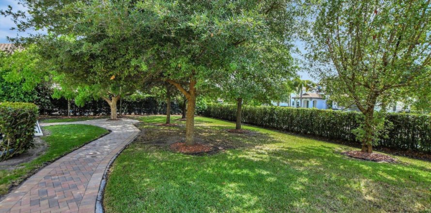 House in Boca Raton, Florida 4 bedrooms, 256.87 sq.m. № 1183476