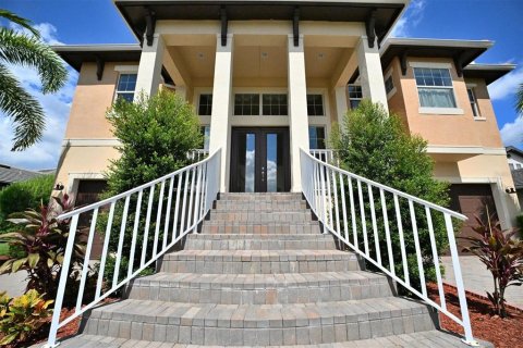 House in Bradenton, Florida 3 bedrooms, 353.49 sq.m. № 1392698 - photo 5