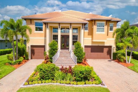 House in Bradenton, Florida 3 bedrooms, 353.49 sq.m. № 1392698 - photo 2