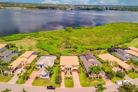 House in Bradenton, Florida 3 bedrooms, 353.49 sq.m. № 1392698 - photo 3