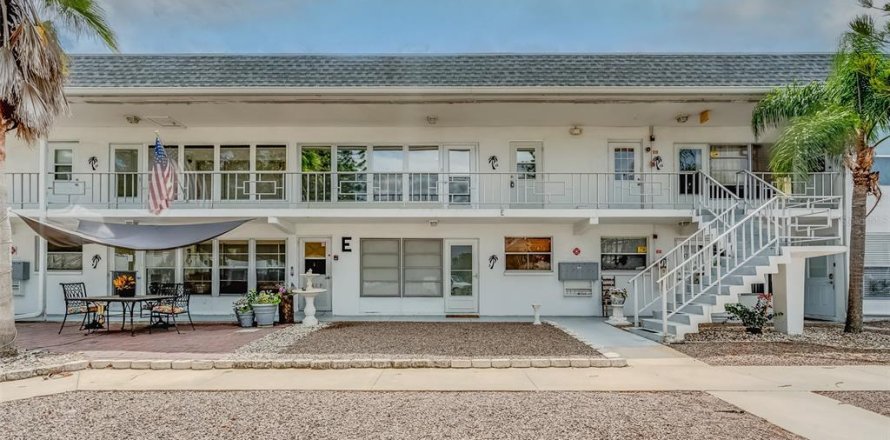 Condo in Clearwater, Florida, 2 bedrooms  № 1687252