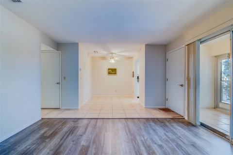 Condo in Clearwater, Florida, 2 bedrooms  № 1687252 - photo 9