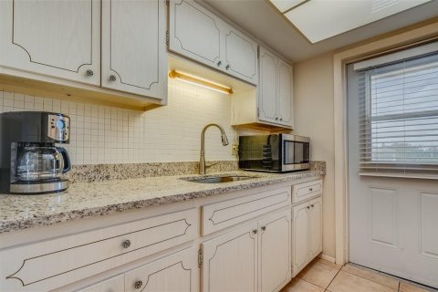 Condo in Clearwater, Florida, 2 bedrooms  № 1687252 - photo 11
