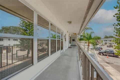 Condo in Clearwater, Florida, 2 bedrooms  № 1687252 - photo 4