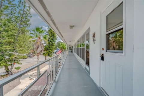 Condo in Clearwater, Florida, 2 bedrooms  № 1687252 - photo 2