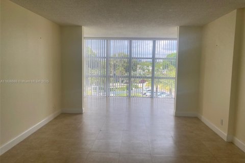 Condominio en alquiler en Hallandale Beach, Florida, 1 dormitorio, 85.01 m2 № 1828706 - foto 20