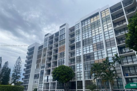 Condominio en alquiler en Hallandale Beach, Florida, 1 dormitorio, 85.01 m2 № 1828706 - foto 2